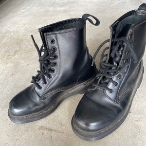 Dr martens 1460 MONO SMOOTH LEATHER LACE UP BOOTS. SIZE 7 women